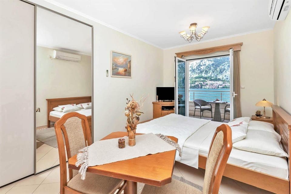 TV and multimedia, Balcony/Terrace, Seating area, Bedroom, Mountain view, Sea view