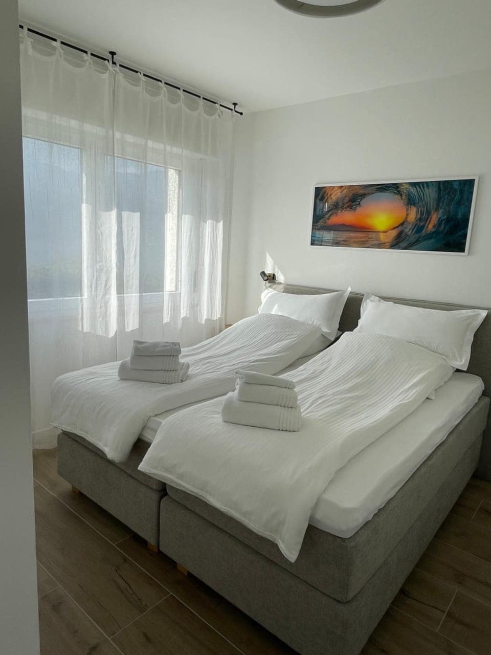 View (from property/room), Bedroom, Lake view, Landmark view, Mountain view