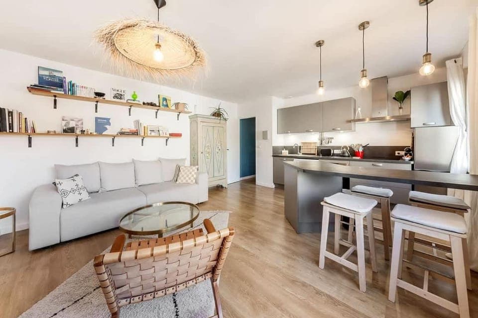 Kitchen or kitchenette, Living room, Seating area, Dining area, minibar