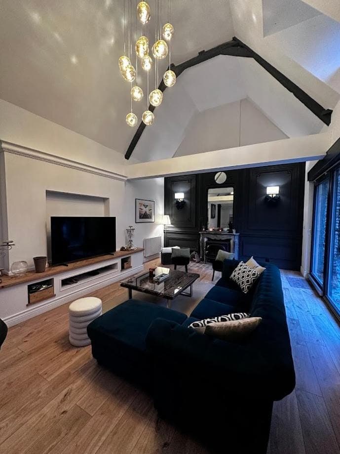 Communal lounge/ TV room, Living room, Seating area