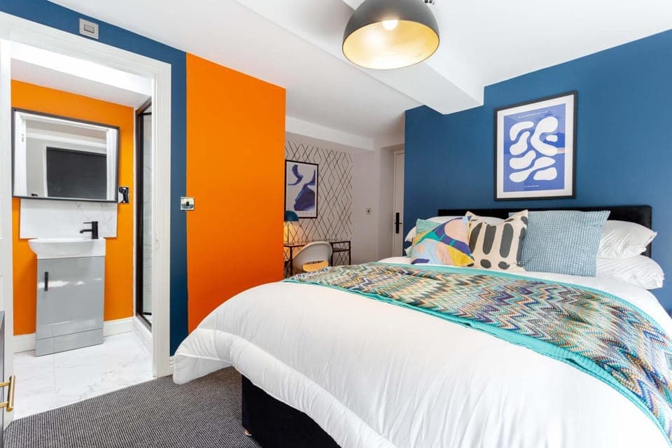 Bed, Bathroom, Photo of the whole room, Bedroom, towels