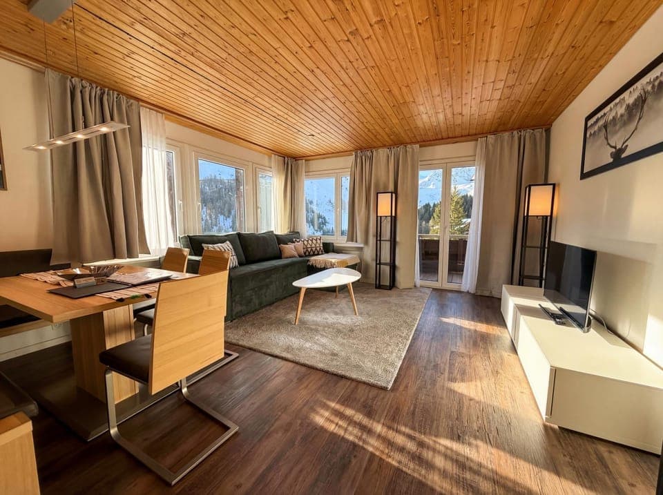 View (from property/room), View (from property/room), Seating area, Dining area