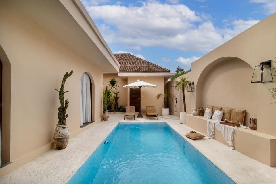 Patio, Pool view, Swimming pool, sunbed