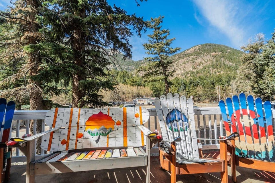 Sky Mountain Villa Scenic Views Hot Tub & Fire Pit Apartment in Cascade-Chipita Park