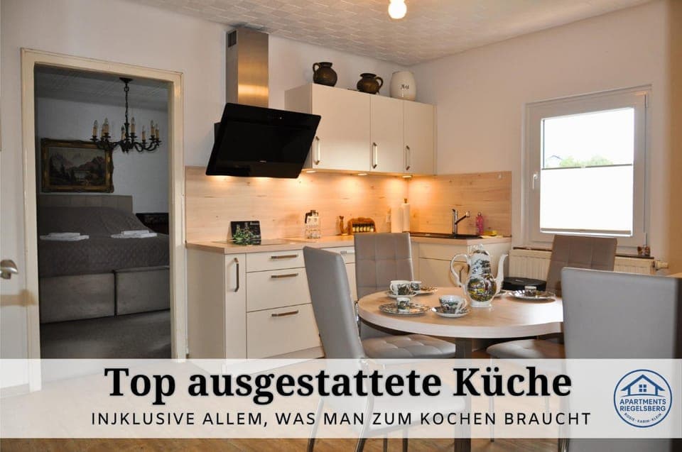 Kitchen or kitchenette, Dining area, Breakfast, Breakfast, stove, stove, toaster, toaster, kitchen, kitchen
