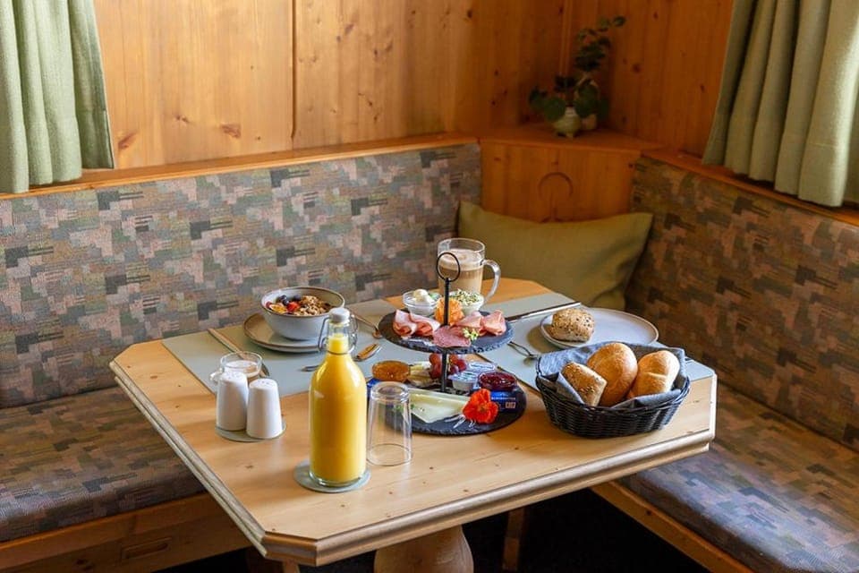 Breakfast, Buffet breakfast