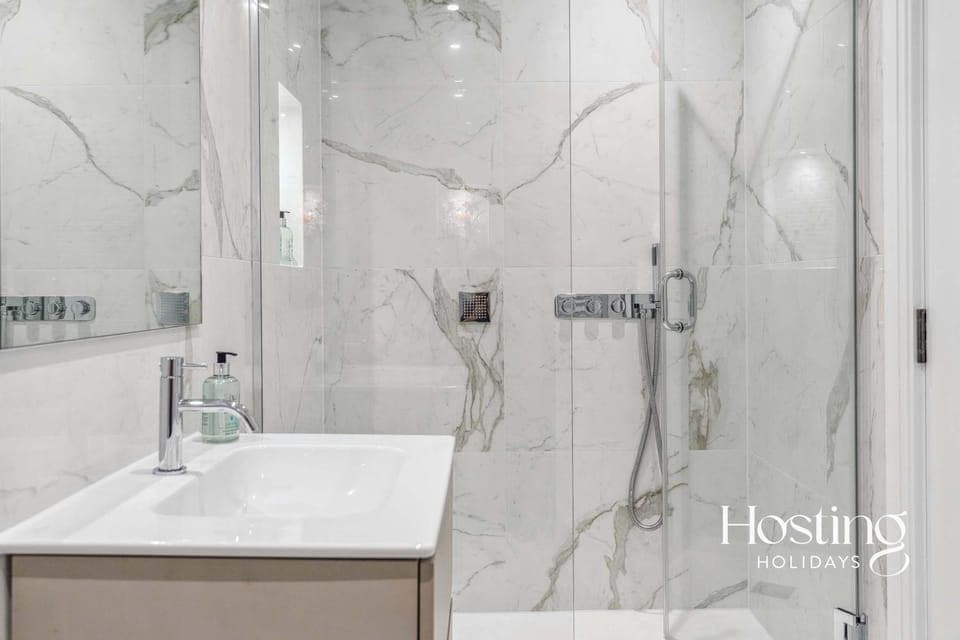 Shower, Bathroom, towels