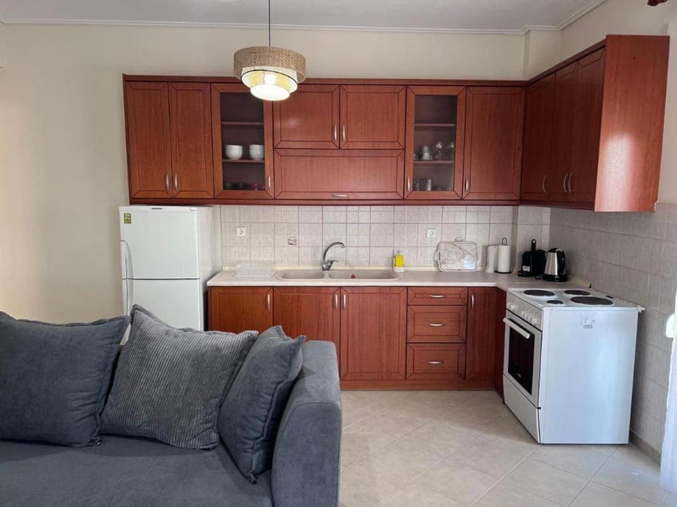 Kitchen or kitchenette, oven, stove