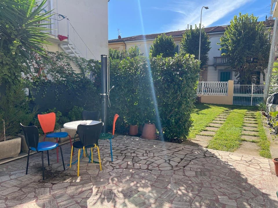 Property building, Spring, Day, Garden, Dining area, Garden view