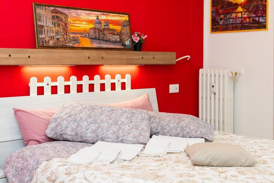 Bed, Photo of the whole room, Bedroom, internet