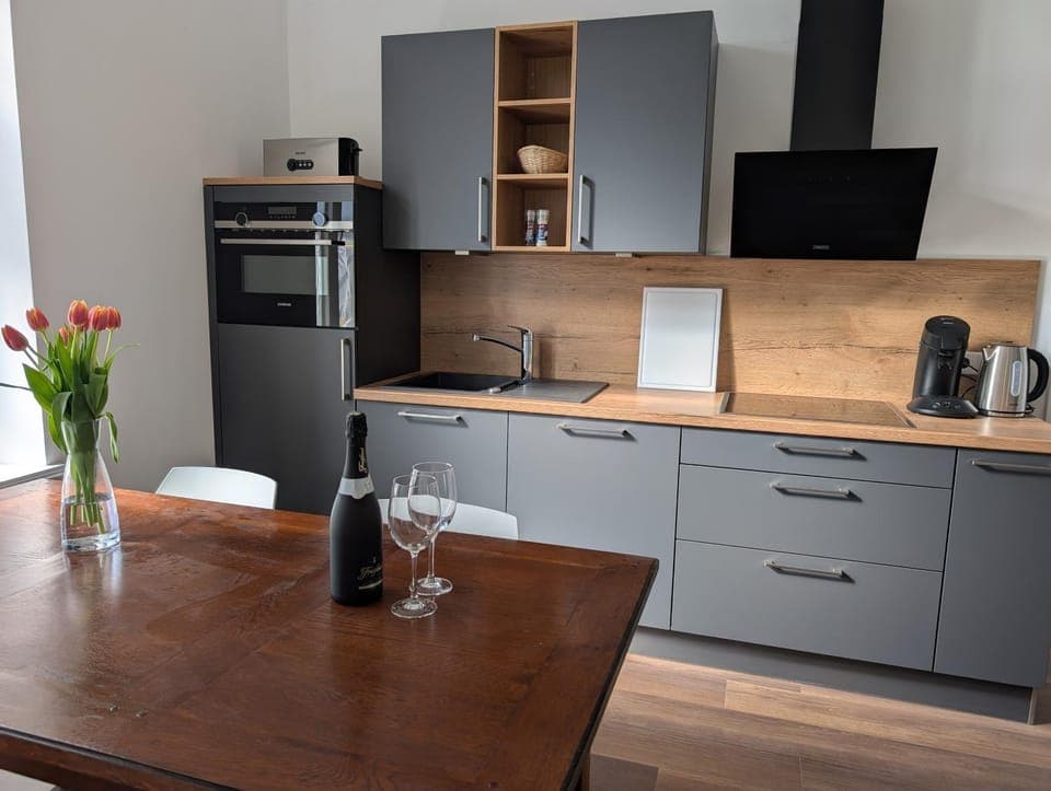 Kitchen or kitchenette, Dining area, dishwasher, stove