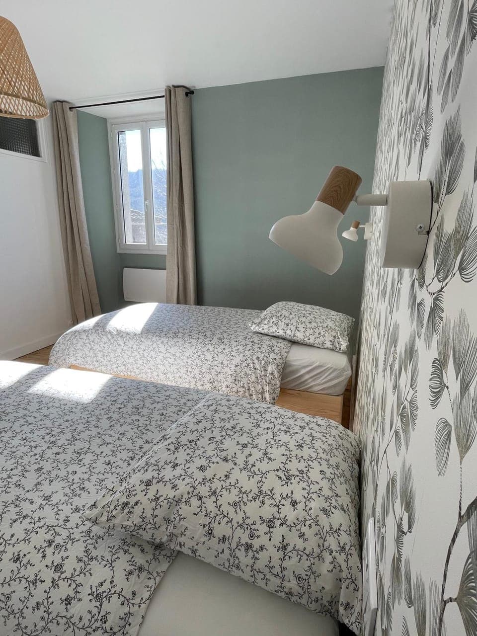 Photo of the whole room, Bedroom