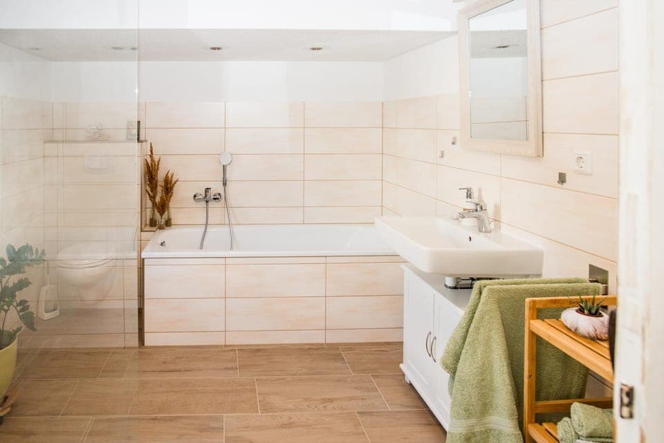 Shower, Toilet, Bathroom, Bath, towels