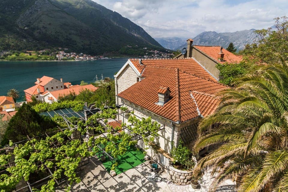 Property building, Spring, Bird's eye view, Garden, On site, Garden view, Mountain view, Sea view