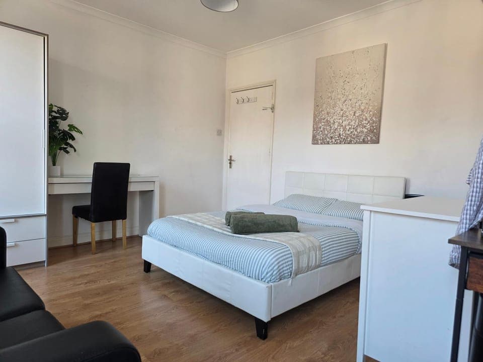 Bed, Kitchen or kitchenette, Seating area, Bedroom, towels, wardrobe