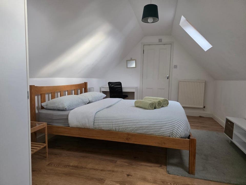 Bed, Photo of the whole room, Bedroom, wardrobe