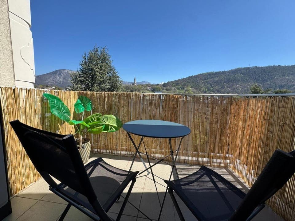 Balcony/Terrace, Mountain view