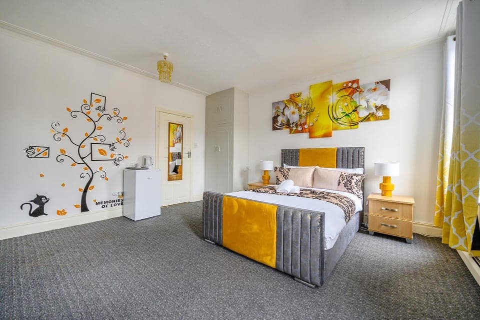 Bed, Photo of the whole room, Bedroom