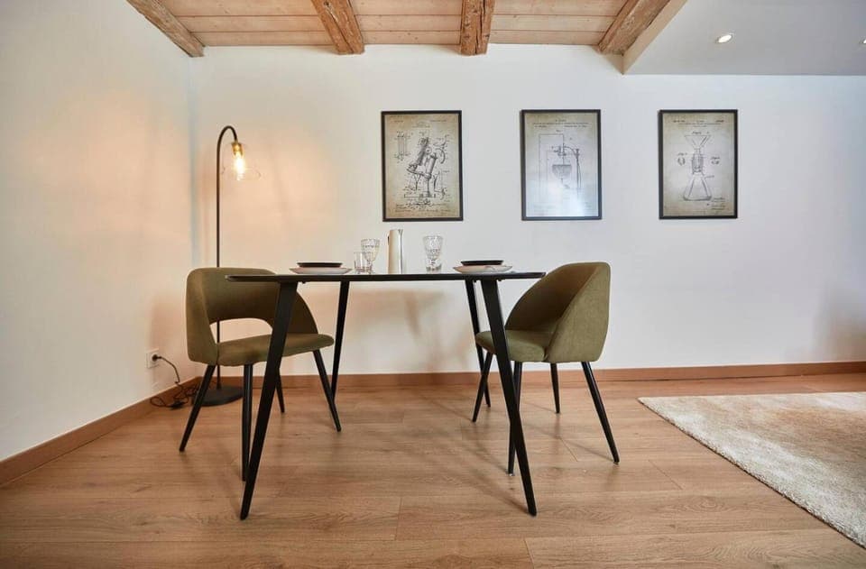 Living room, Dining area, internet, air conditioner