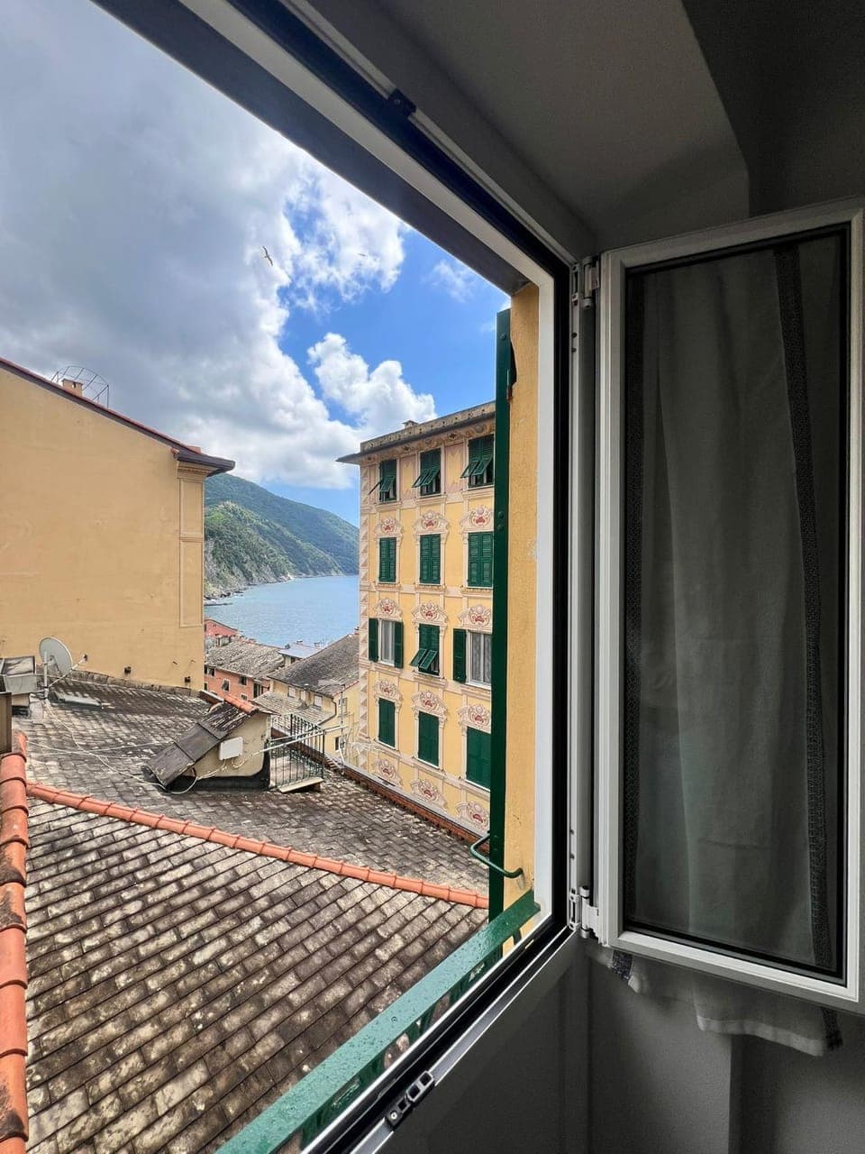 City view, City view, Sea view