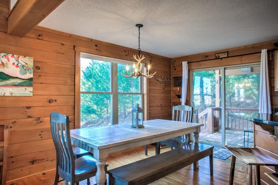 Seating area, Dining area