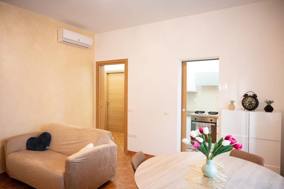 Seating area, Dining area, internet, air conditioner, air conditioner