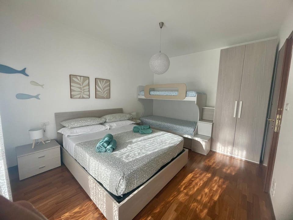 Bed, Bedroom, towels, wardrobe