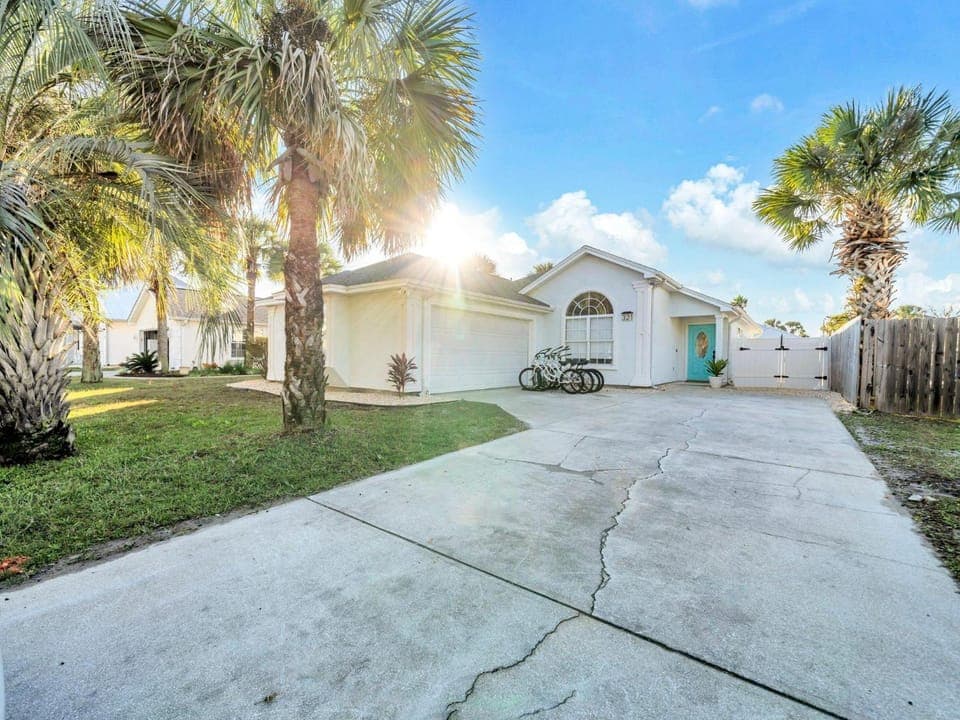 Paradise Palms House in Sunnyside