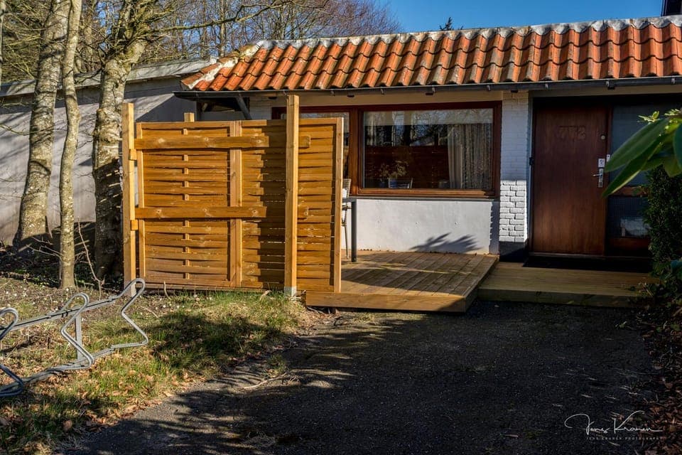 Facade/entrance, Balcony/Terrace
