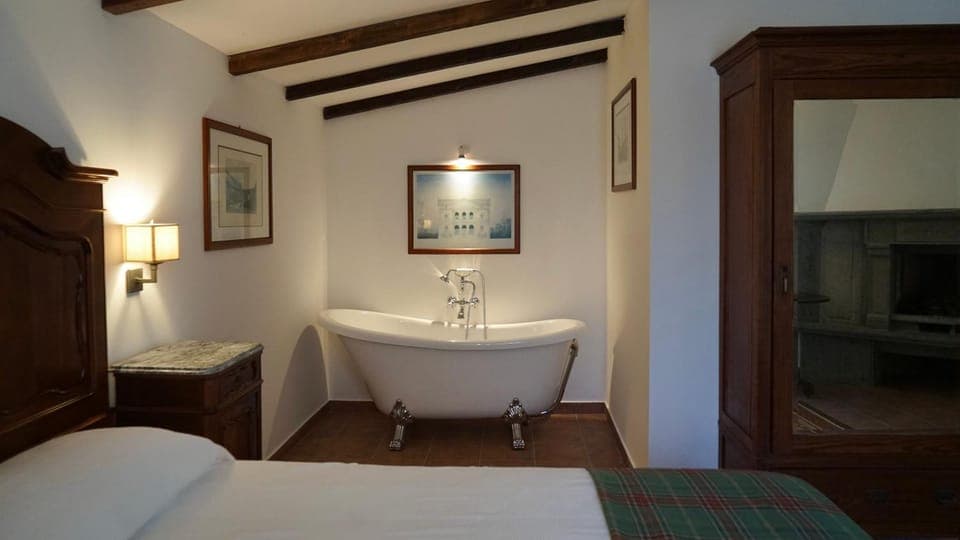 Bed, Photo of the whole room, Bedroom, Bath