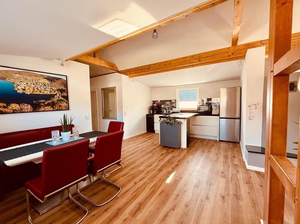 Kitchen or kitchenette, Seating area