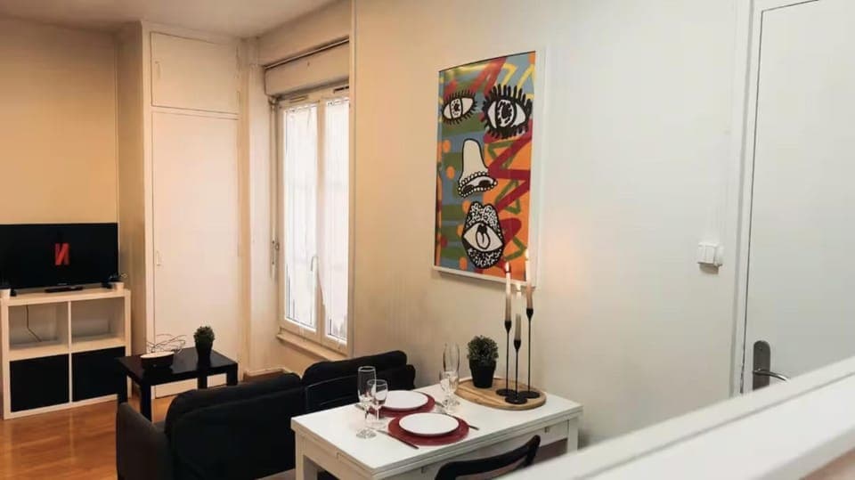 TV and multimedia, Living room, Seating area, Dining area