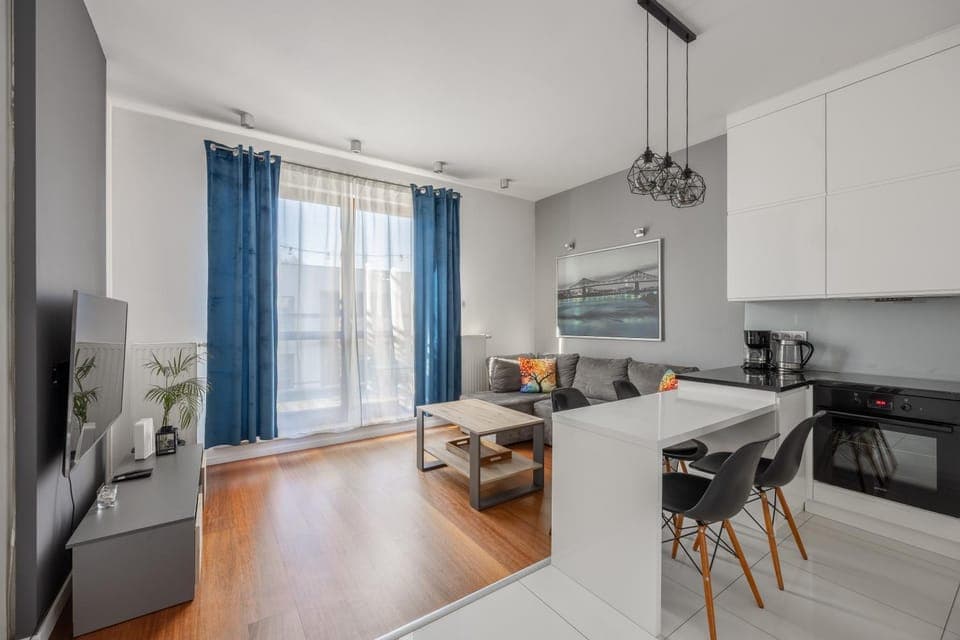 TV and multimedia, Kitchen or kitchenette, Living room, Seating area, Dining area