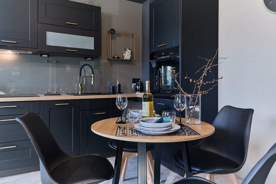 Kitchen or kitchenette, Dining area, stove