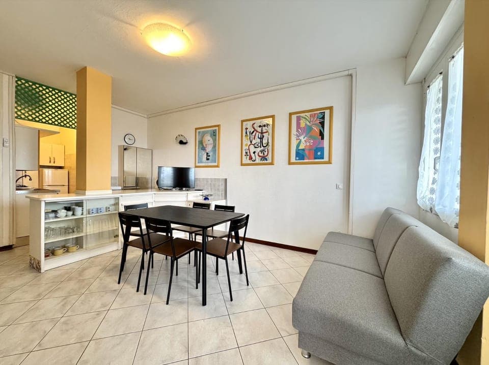 Kitchen or kitchenette, Living room, Dining area