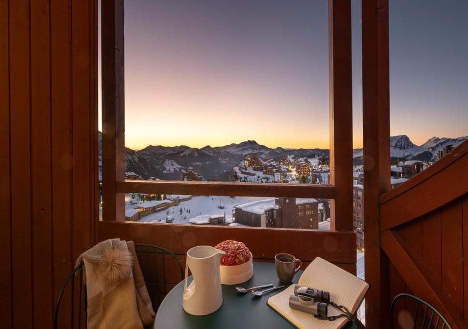 Natural landscape, Coffee/tea facilities, View (from property/room), Balcony/Terrace, Food and drinks, Dining area, Food, Mountain view