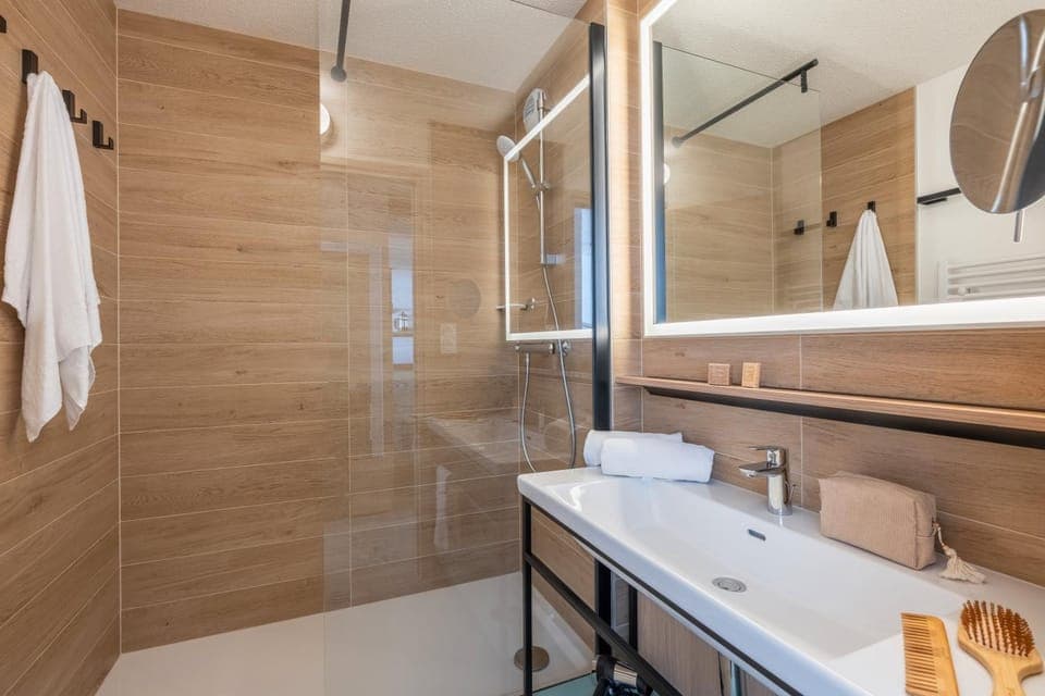 Shower, Bathroom, towels