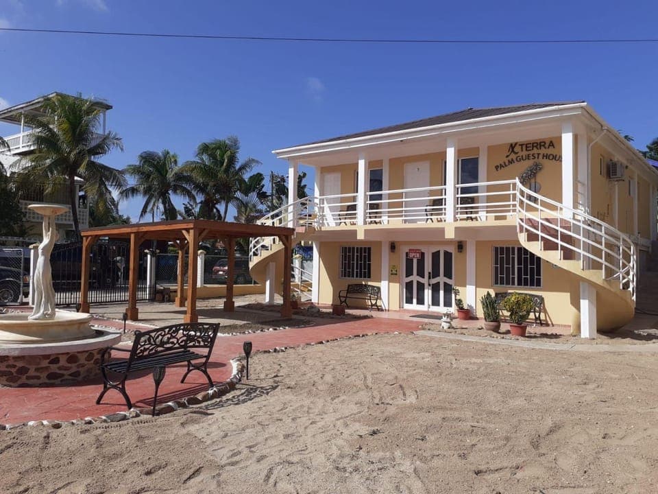 Property building, Day, Balcony/Terrace