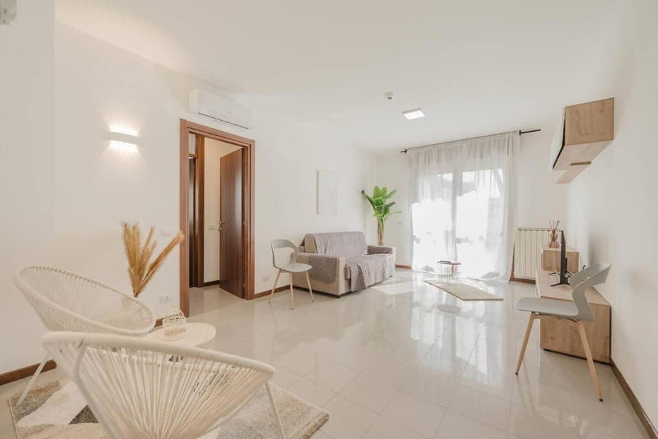 TV and multimedia, Living room, Seating area, air conditioner