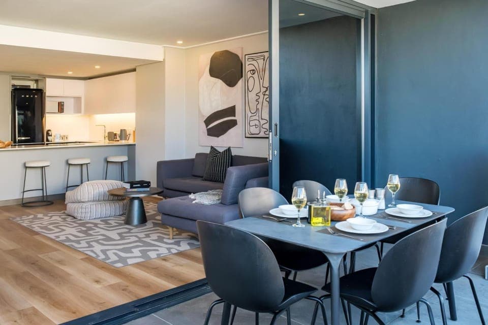 Kitchen or kitchenette, Living room, Seating area, Dining area