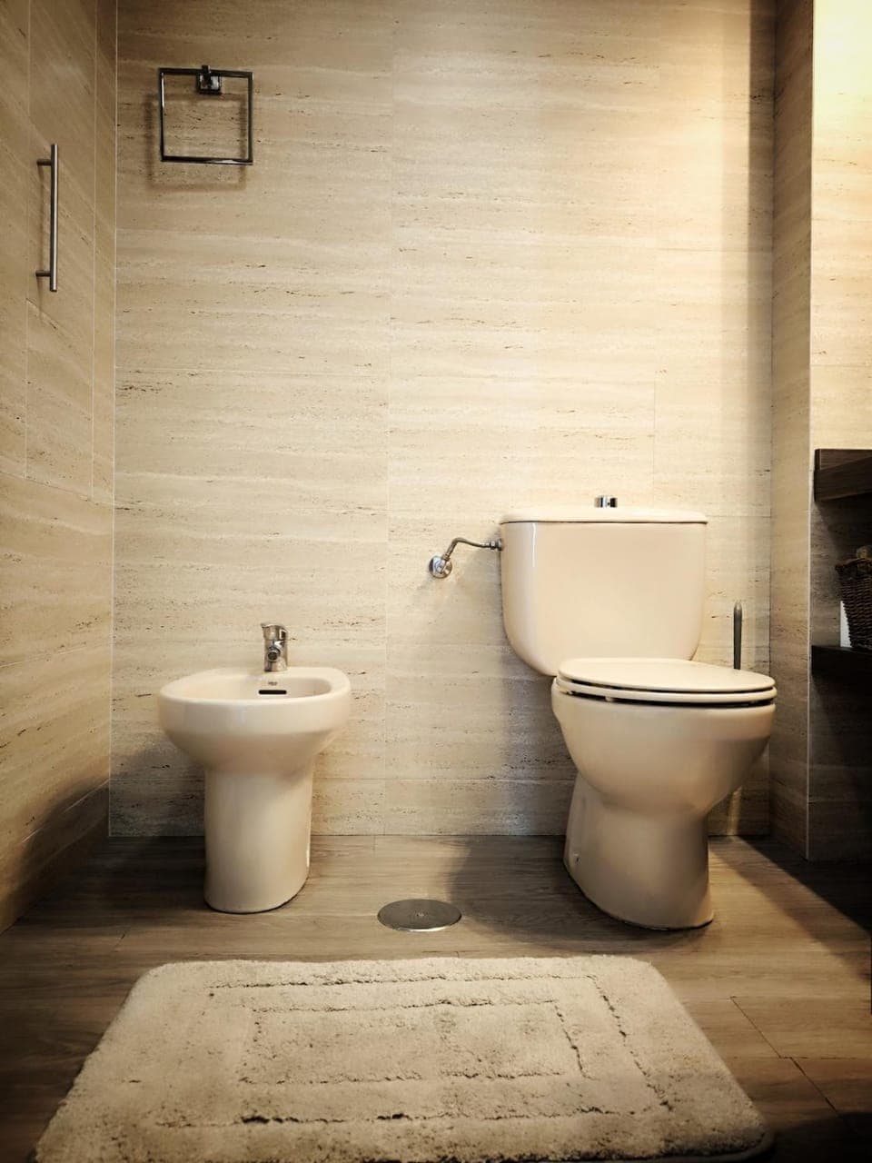 Toilet, bidet