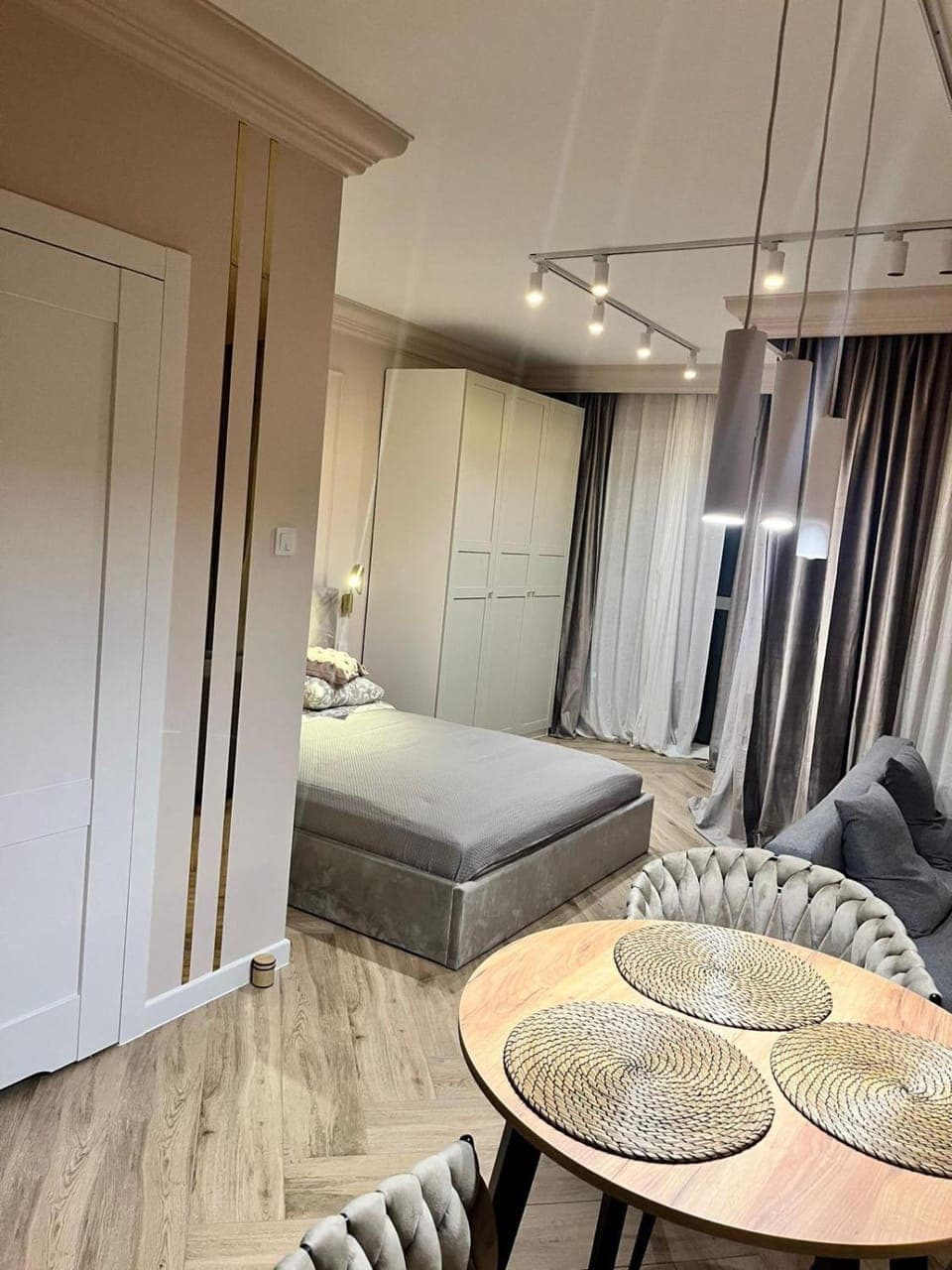 Bed, Seating area, Bedroom, wardrobe