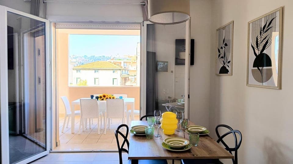 View (from property/room), Balcony/Terrace, Living room, Food and drinks, Dining area