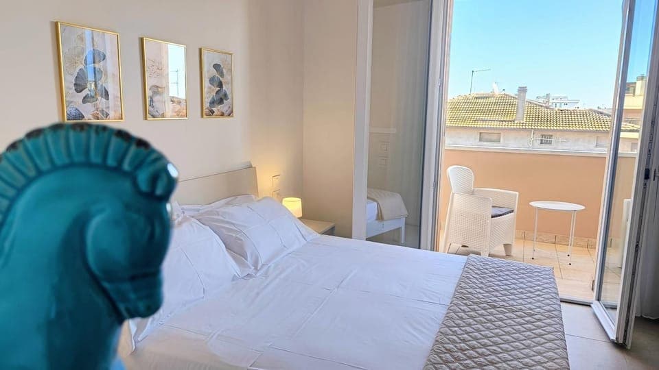 Bed, View (from property/room), Balcony/Terrace, Photo of the whole room, Bedroom