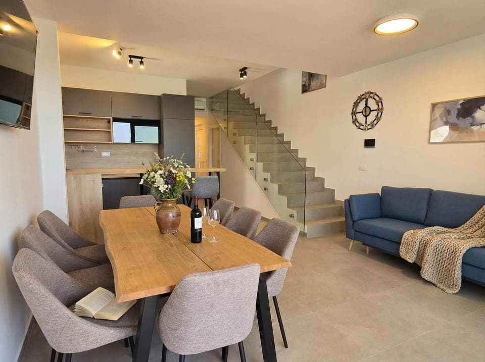 Living room, Seating area, Dining area, kitchen