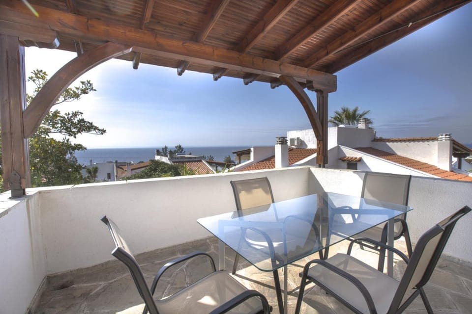 View (from property/room), Balcony/Terrace, Seating area, Sea view