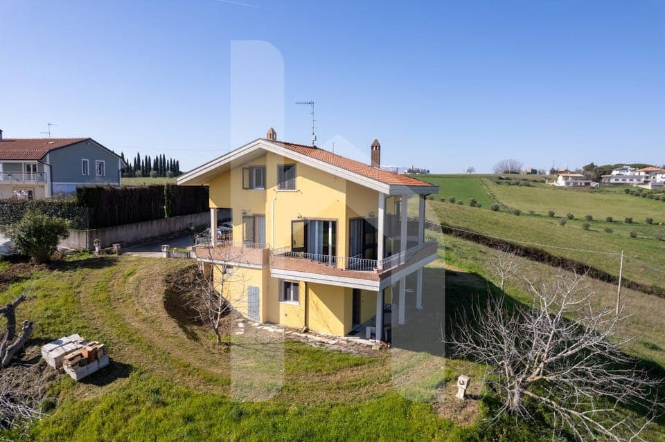 Property building, Day, Natural landscape, Garden, Garden view