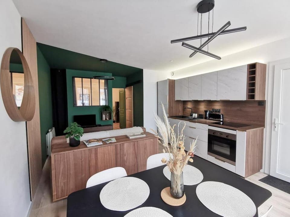 Kitchen or kitchenette, Living room, Dining area