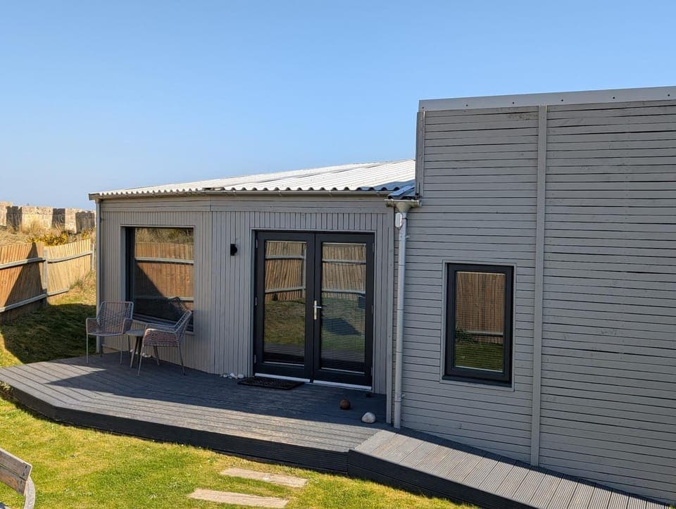 Property building, Garden, Balcony/Terrace