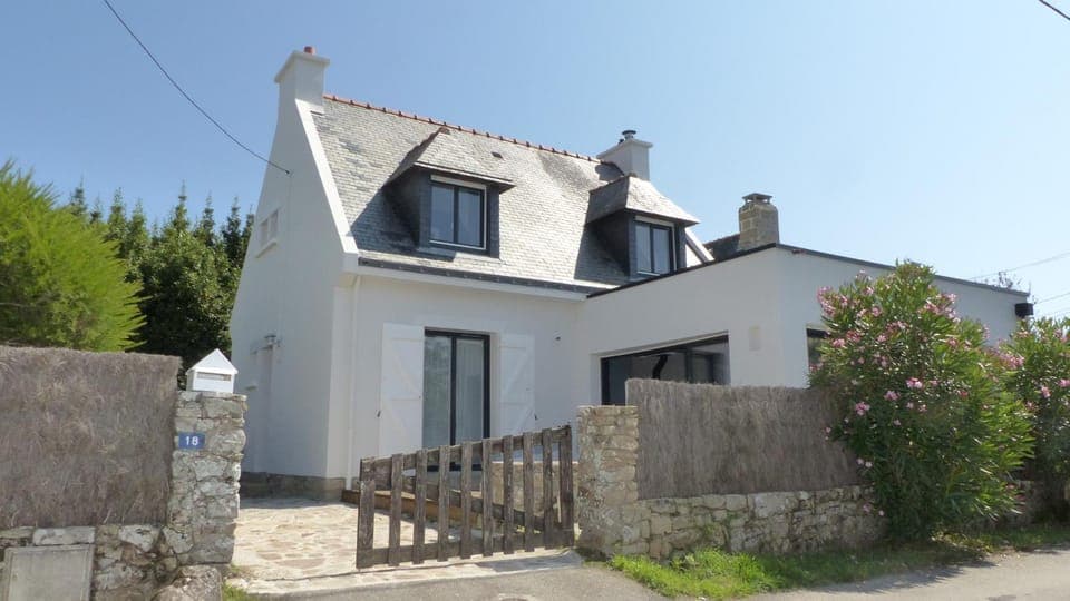 Property building, Facade/entrance, Off site